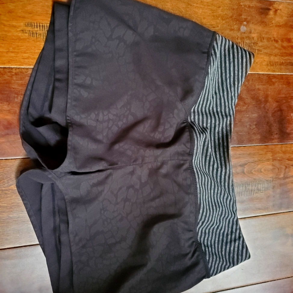 Mpg Work Out Shorts Size Small In Black And Gray